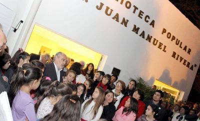 Colombi inaugur� el nuevo edificio de la biblioteca de Ca� Cat�