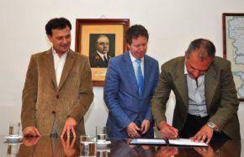   Casi En Slencio, Volvi� Buzzi