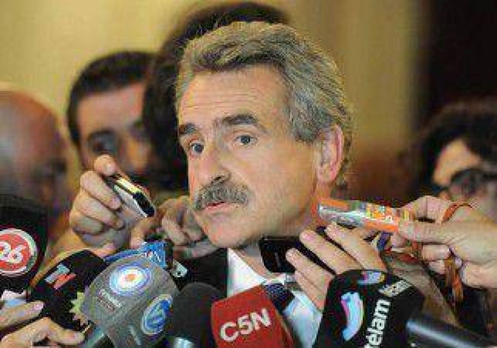 Rossi: "La producci�n ser� el vaso comunicante de las fuerzas armadas y la sociedad" 