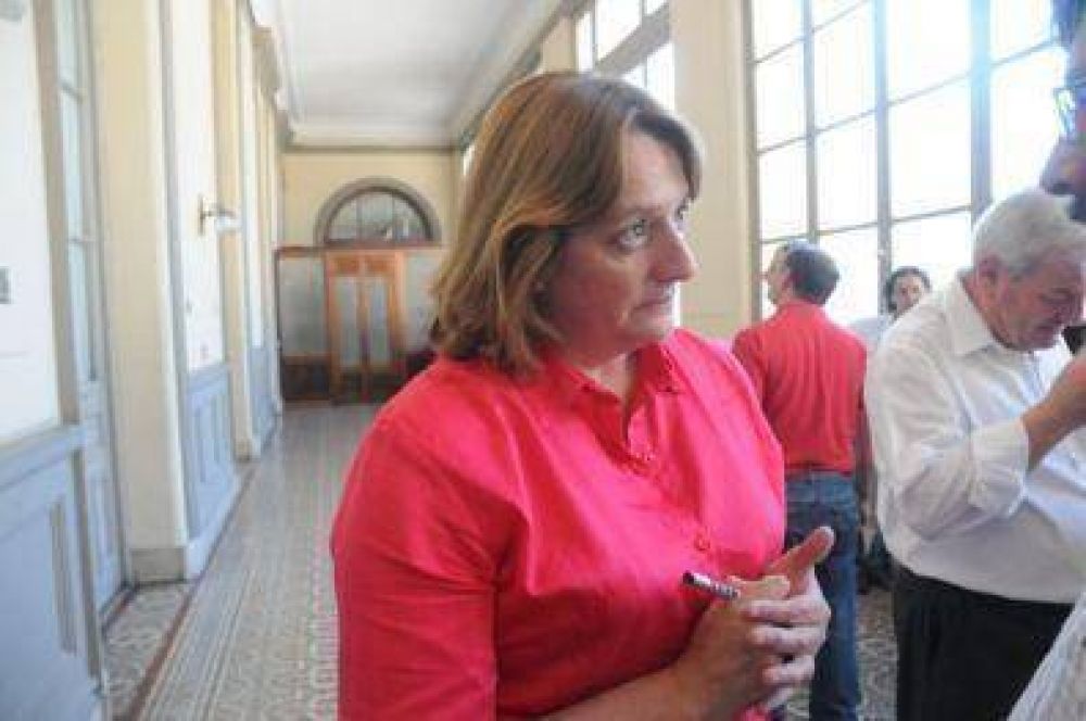 Por los polic�as infiltrados