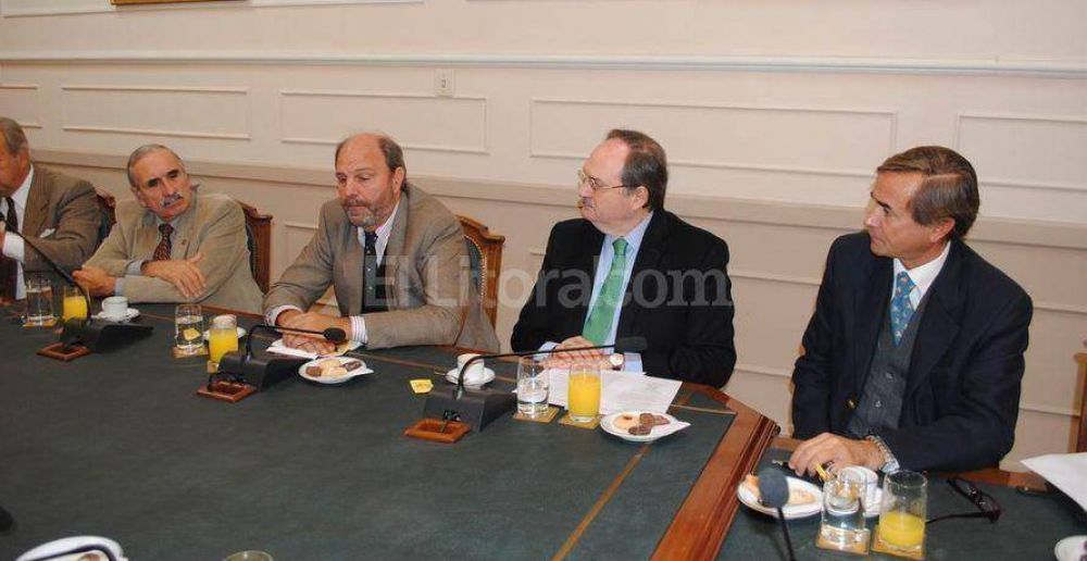 El puerto de Santa Fe es "estrat�gico" para la Naci�n