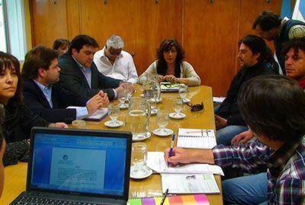La paritaria docente paso a un cuarto intermedio para ayer por falta de luz