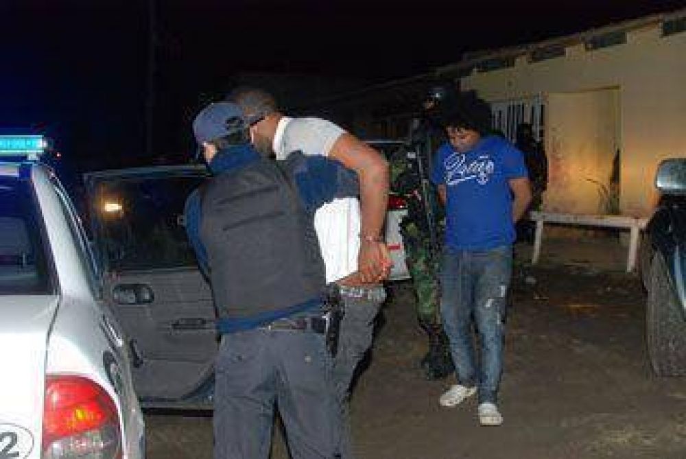 Secuestraron coca�na, marihuana y hay al menos 18 detenidos