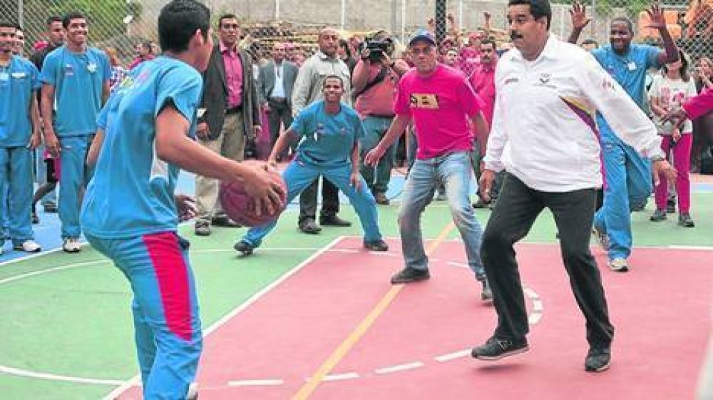 Maduro desactiva el uso de un �chip� para racionar alimentos