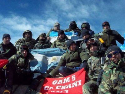 La Brigada de Monta�a hizo cumbre en Cha�i