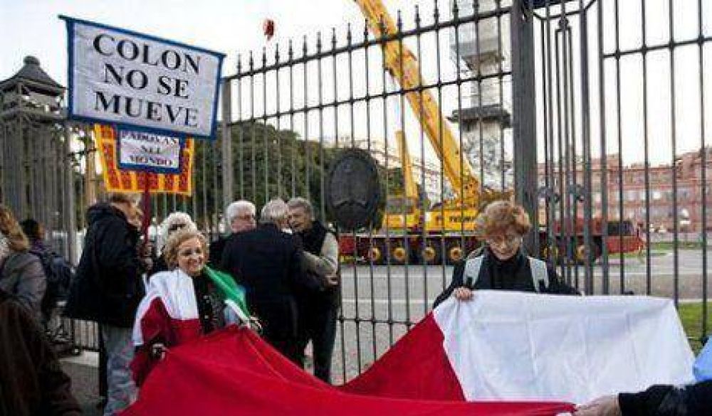 M�s amparos por el monumento a Col�n