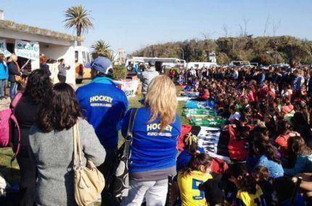 La Copa Cafer de Hokey con una concurrida participaci�n en Parque Camet