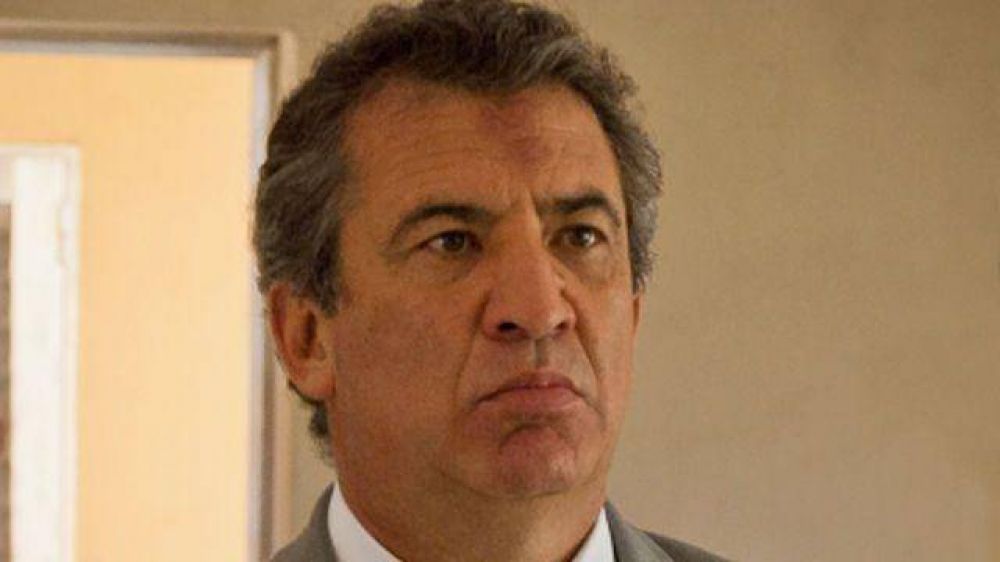 Urribarri cruz� a De Angeli	 
