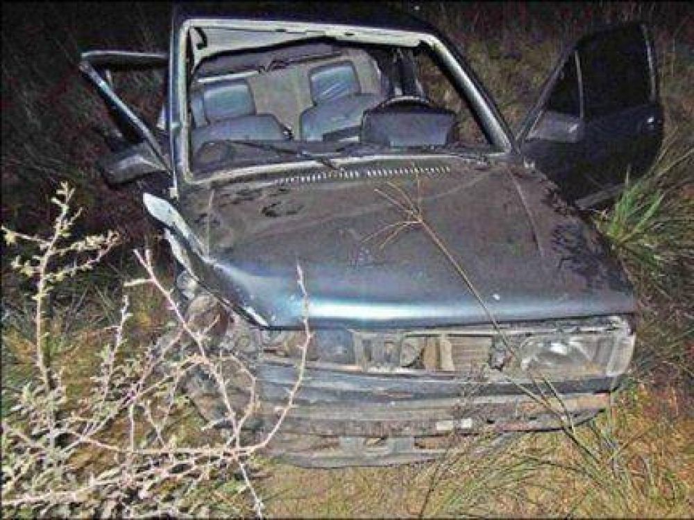 Varios lesionados en choque frontal entre dos autos: En uno iban ocho personas