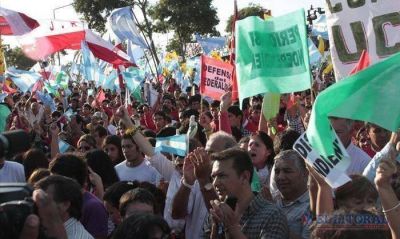�La correntinidad�, bot�n de guerra por el que pugnan radicales y kirchneristas