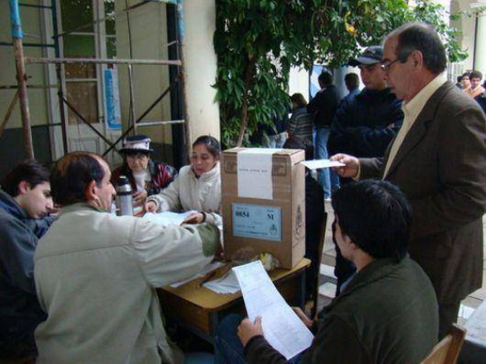 Una elecci�n con 36 partidos, pero con s�lo dos alternativas posibles