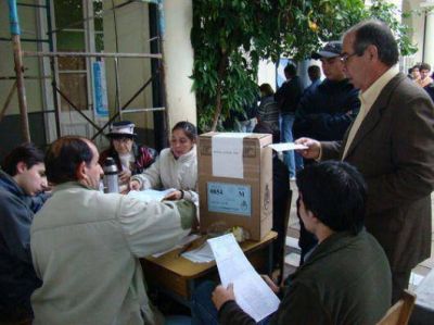 Una elecci�n con 36 partidos, pero con s�lo dos alternativas posibles