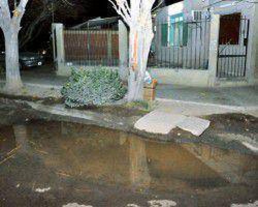Otra vez las cloacas colapsaron y los del barrio CGT se inundaron con los l�quidos cloacales