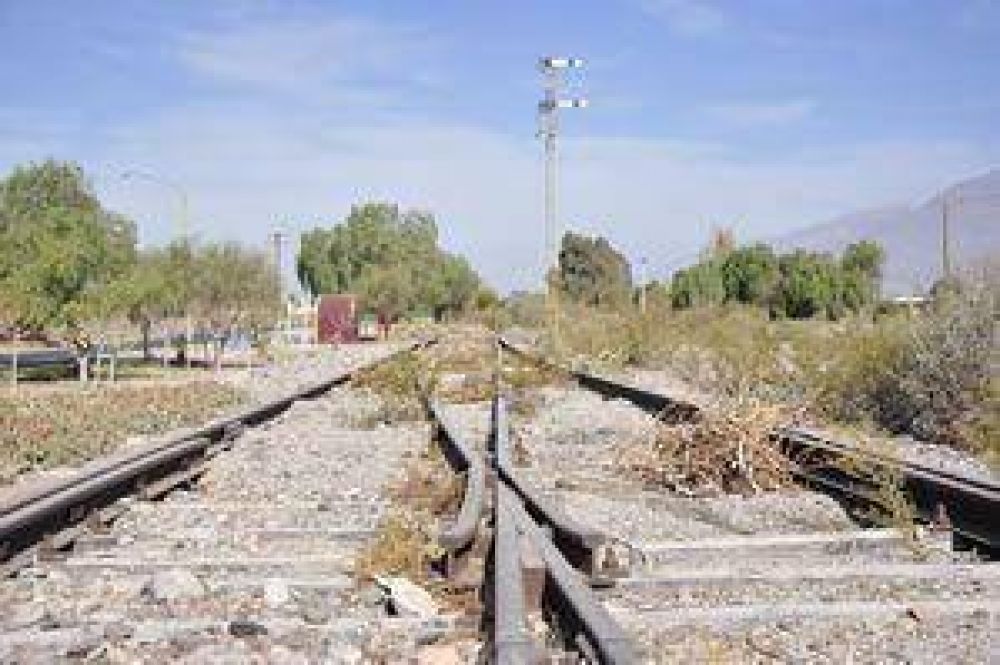 Lapidario informe sobre Ferrocarril de cargas en San Juan