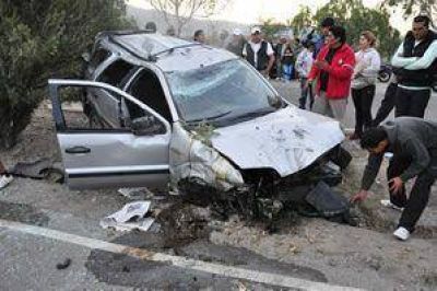 Se les revent� una rueda y volcaron