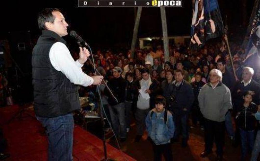 �Camau� reafirm� su modelo �constructivo� de hacer pol�tica