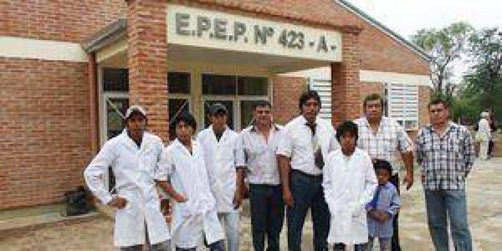 Cien obras educativas para los aborigenes