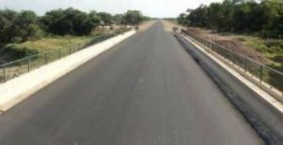 Volcaron los ultimos metros de pavimento sobre la ruta 3 