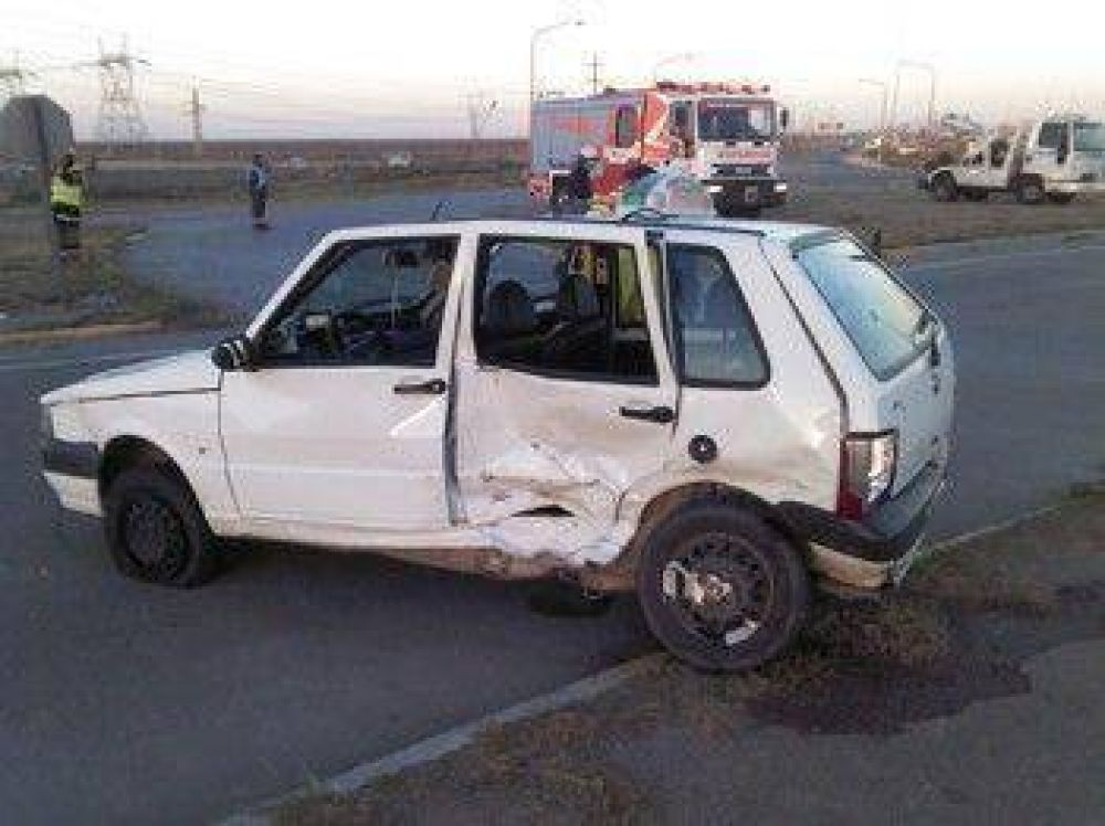Fuerte choque en El Tri�ngulo: el pasajero de un taxi fue hospitalizado