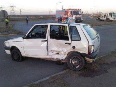 Fuerte choque en El Tri�ngulo: el pasajero de un taxi fue hospitalizado