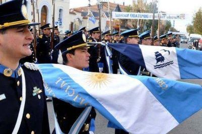 Escuela de Polic�a realiz� desfile para conmemorar su aniversario