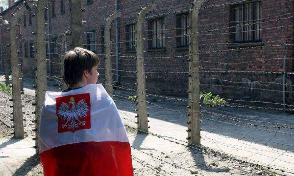 Encuentran una botella con mensajes de prisioneros de Auschwitz