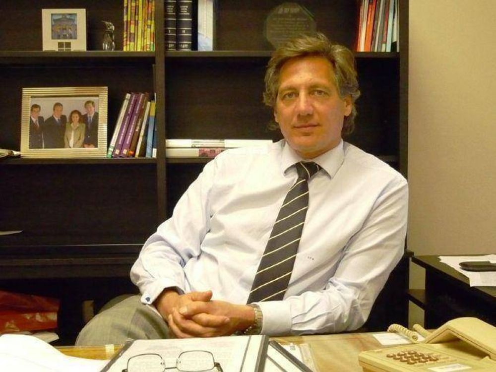 Budassi tambi�n le apunt� a Bevilacqua, con "pase de factura" a Juli�n Dominguez