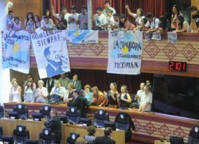 Los partidos salen a la caza del voto de los adolescentes