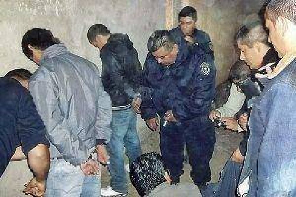Detenidos por "saquear" de todo en un quiosco