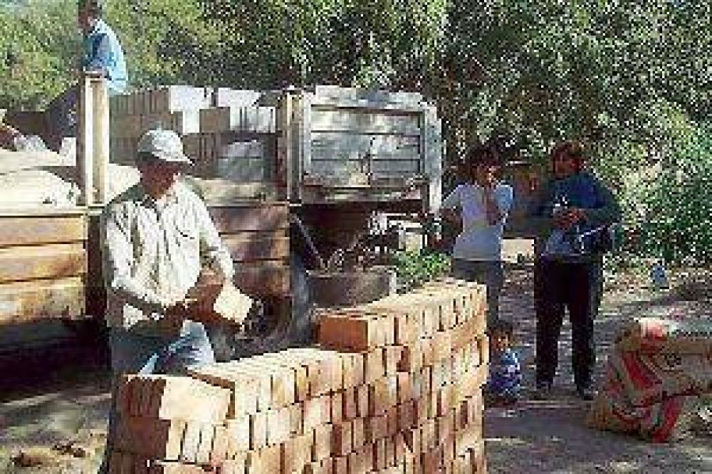 Avanza el programa de erradicaci�n de viviendas precarias en la localidad de El Aibe