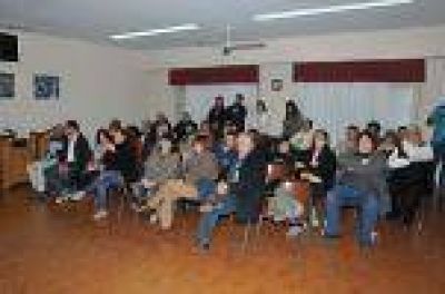 ENTREGARON LA DISTINCI�N "OSVALDO LAHARGOU" A PERIODISTAS EN SU D�A, EN EL CONCEJO DELIBERANTE, EN ACTO ENCABEZADO POR EL INTENDENTE GASPARINI