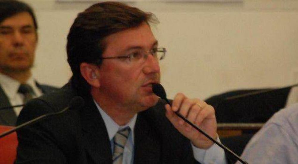 Guti�rrez afirma que el gobierno discrimina a los m�dicos del interior