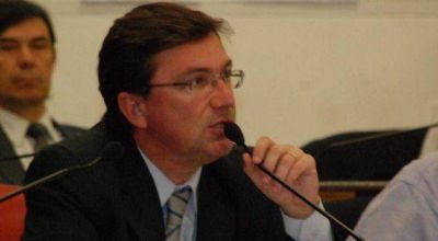 Guti�rrez afirma que el gobierno discrimina a los m�dicos del interior