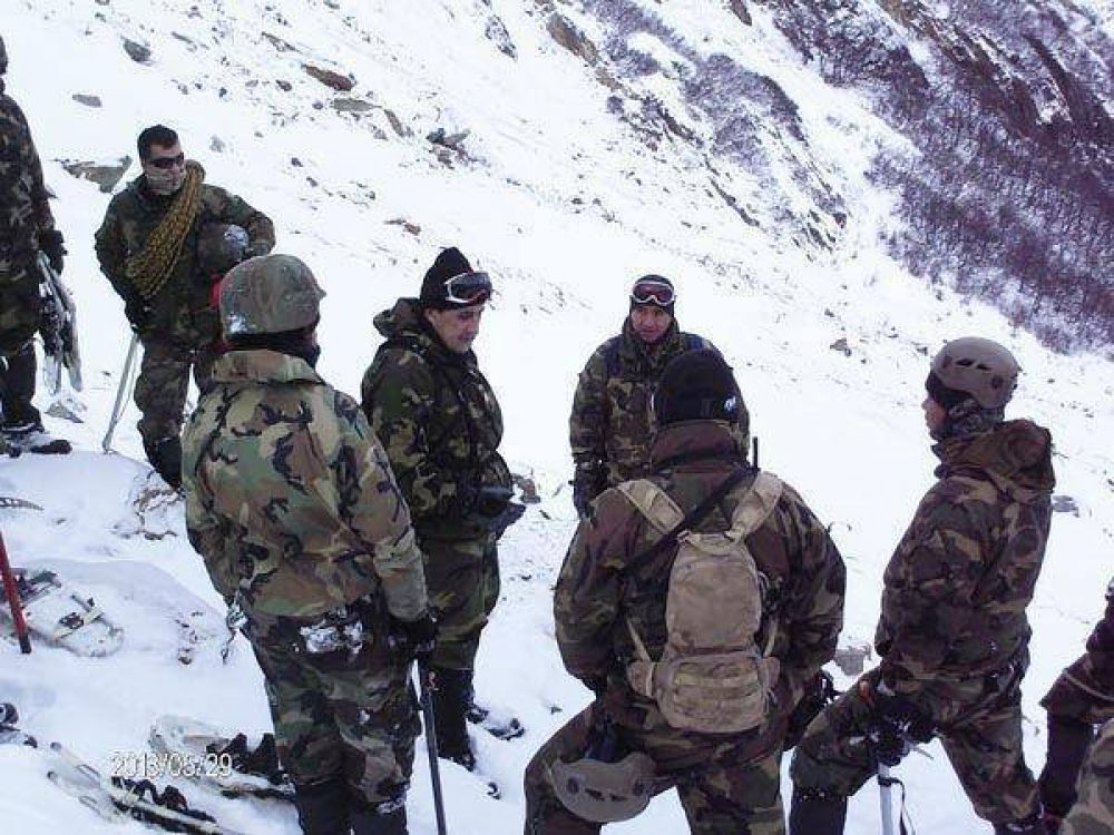 Adiestramiento de infantes de marina en Laguna Esmeralda