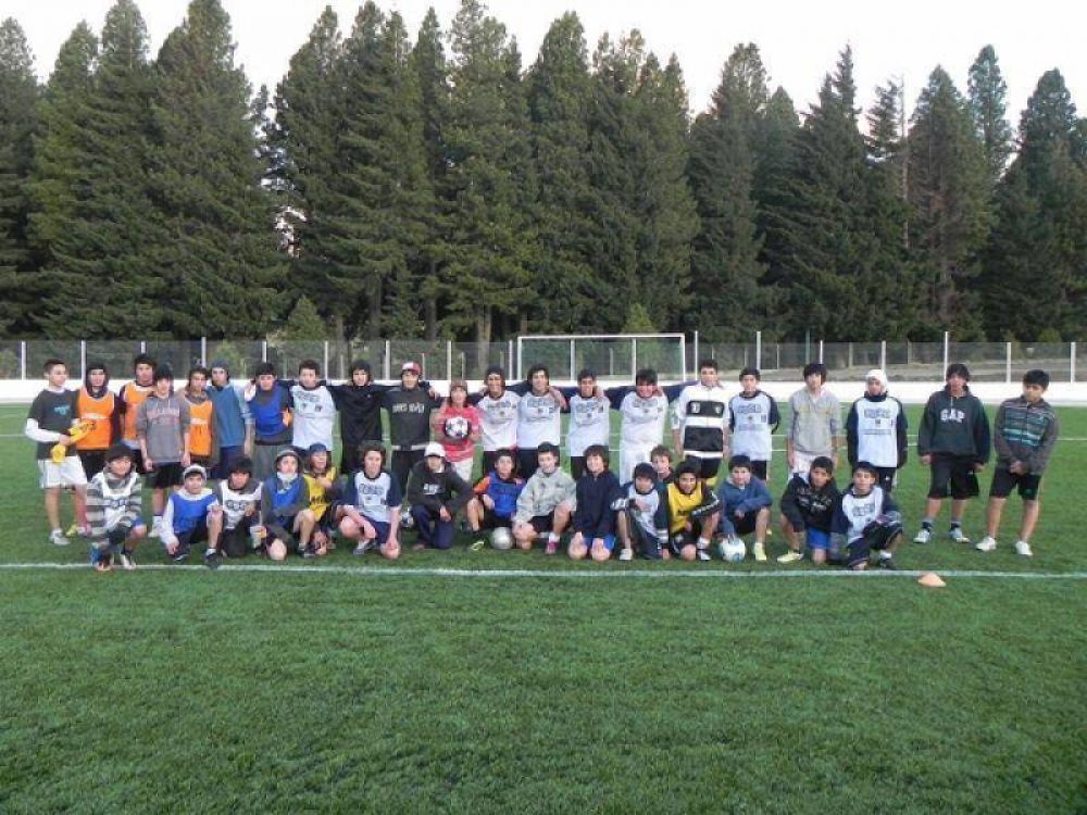 Con gran �xito, funciona la escuela de f�tbol infanto juvenil de la UTHGRA