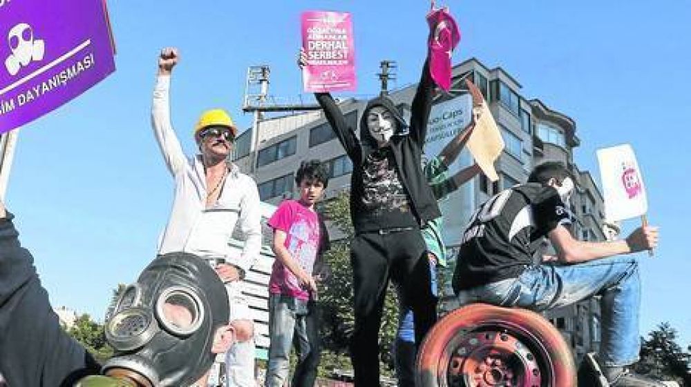 Crece la protesta y el premier turco dice que su paciencia �tiene l�mites�