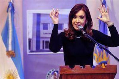 Cristina Kirchner, despu�s de 50 minutos de discurso, critic� al "centenario miembro de la Corte"