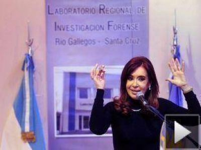 "Adivinen qui�n lo hizo: �San Mart�n, Belgrano o Kirchner? S�, Kirchner"