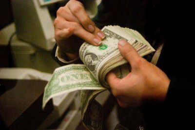 El d�lar ilegal cotiz� estable