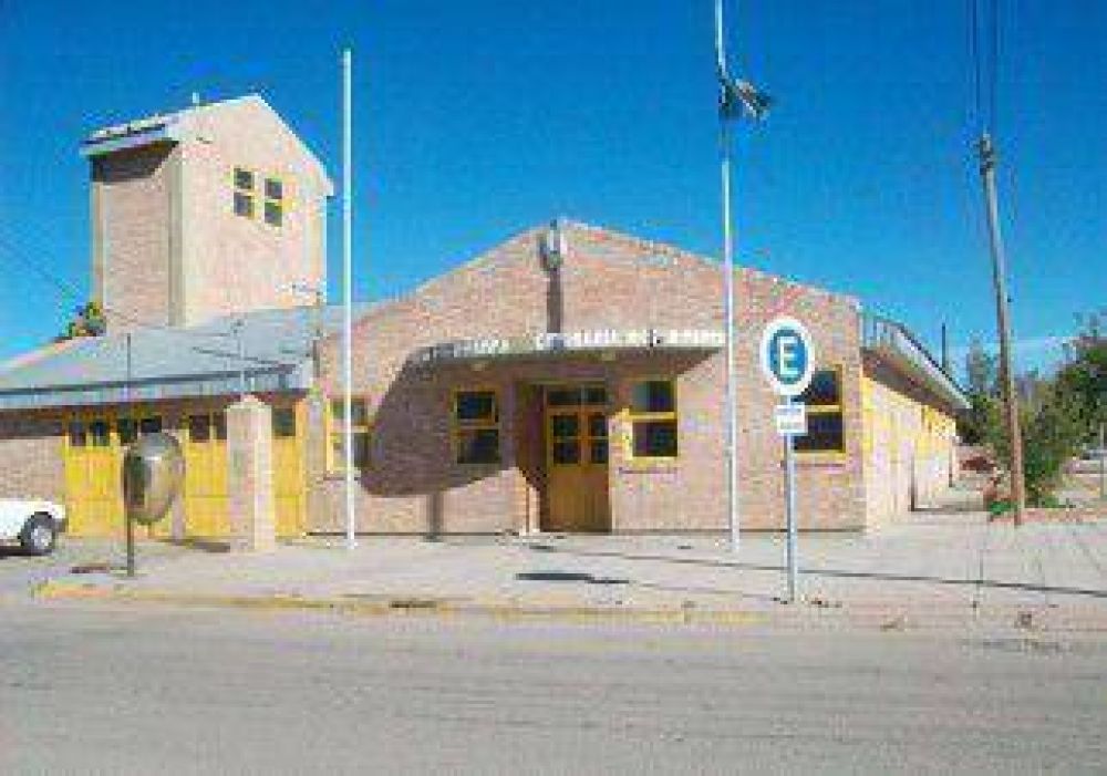 Violenta agresi�n contra la Polic�a tras operativos en Cutral Co 