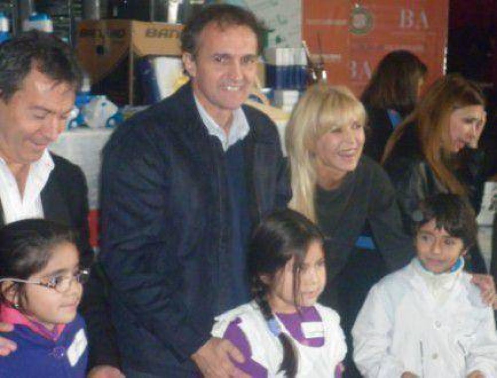 Katopodis y Karina Rabolini encabezaron una jornada solidaria en Barrio de Oficiales