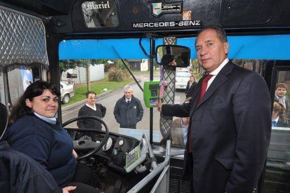 Descalzo hizo el primer viaje de la L�nea de Transporte de Ituzaing�