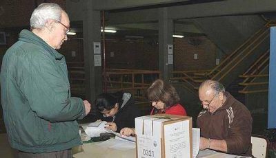 Nerviosas negociaciones en C�rdoba a dos d�as del cierre de alianzas