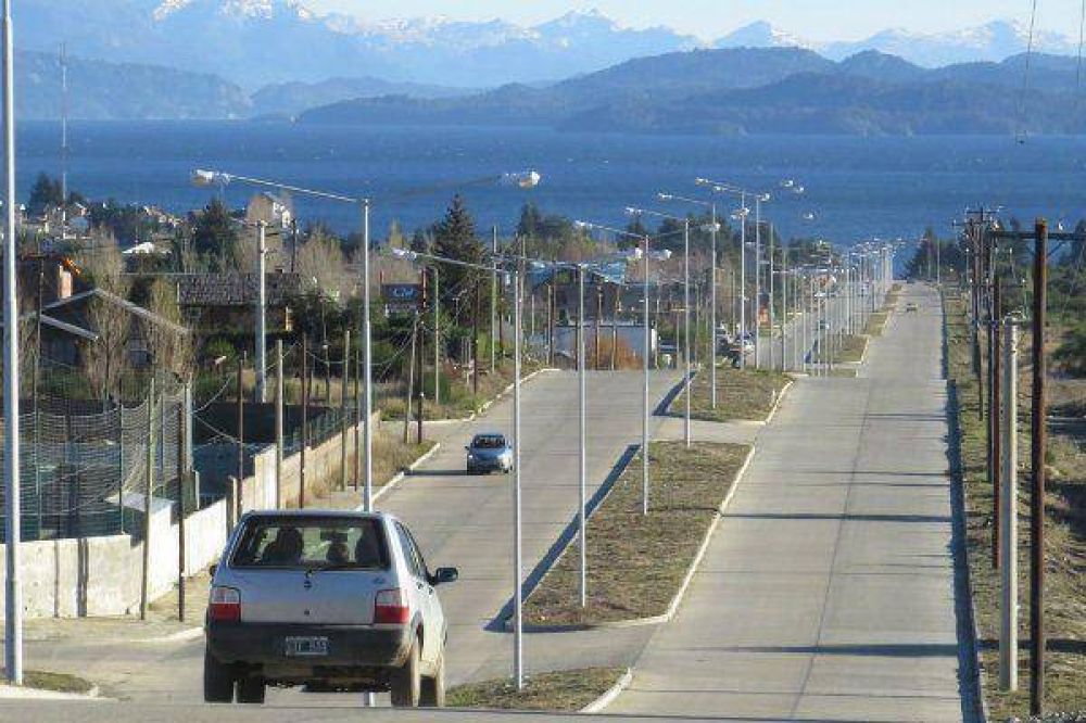  Desmalezaron la avenida Esandi