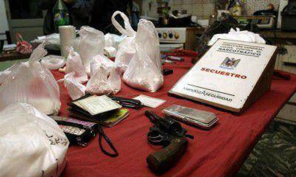 Incautaron 8 kilos de coca�na y detuvieron a un hombre durante un allanamiento
