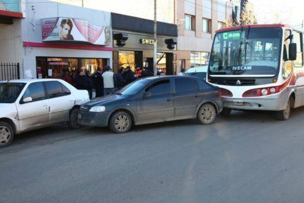 Triple choque en avenida Kirchner