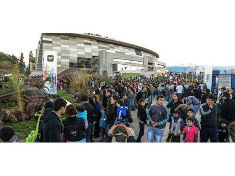 Se despide La Br�jula y en el gobierno ya quieren repetir la feria en 2014