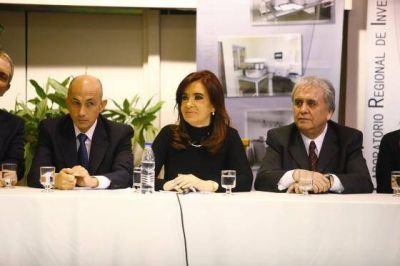 Intendente Cant�n rubric� convenios por m�s obras para R�o Gallegos