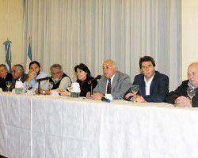 El Frente para la Victoria present� a sus integrantes mientras que la oposici�n a�n no se define