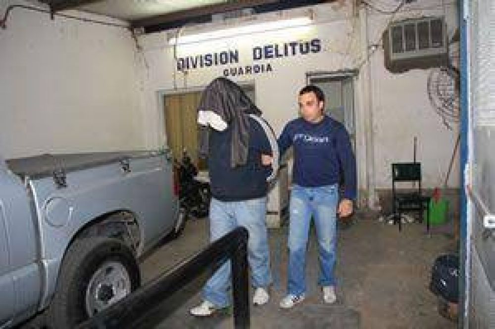  Un video lo delat� cuando le rob� un malet�n a un m�dico